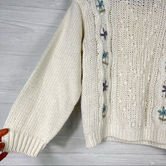 Vintage Hand Knit Mocked Sweater - Picture 5 of 11